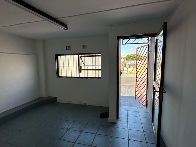 To Let commercial Property for Rent in Maitland Western Cape